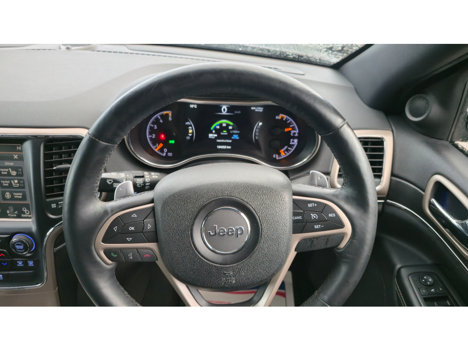 2015 Jeep Cherokee - image 24