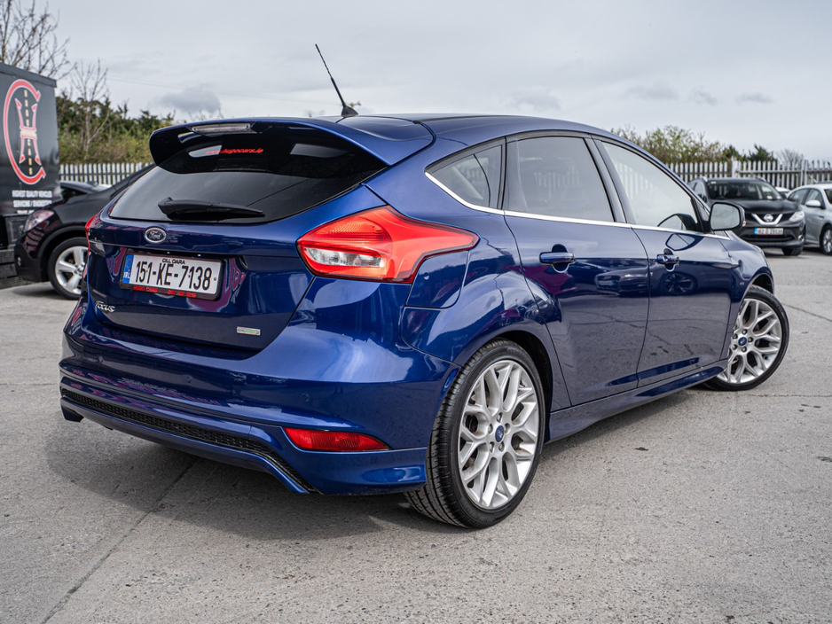 2015 Ford Focus - image 2