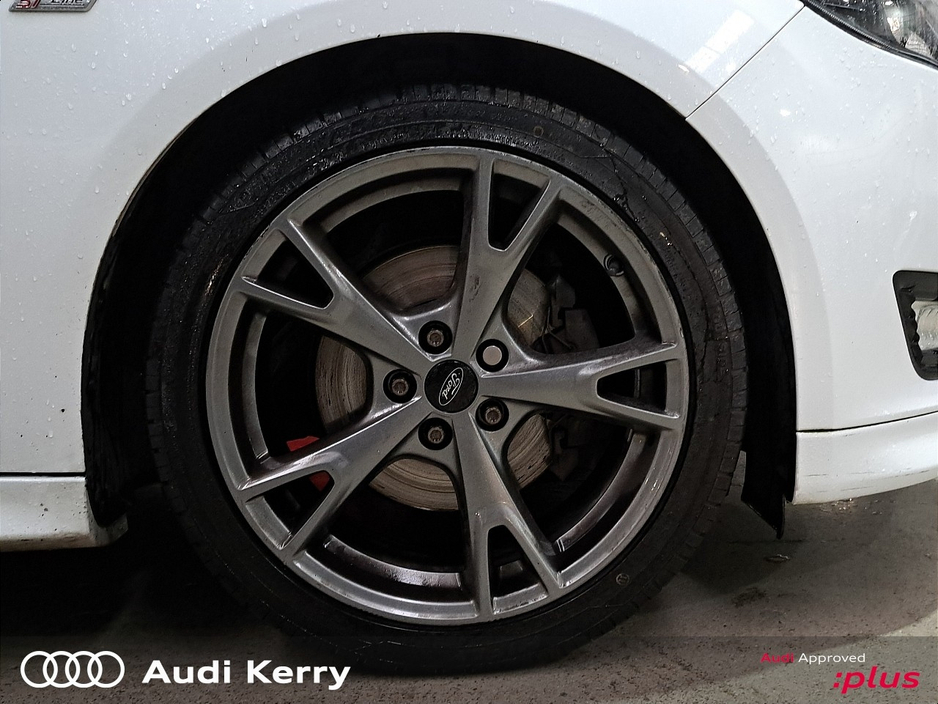 2018 Ford Focus - image 9