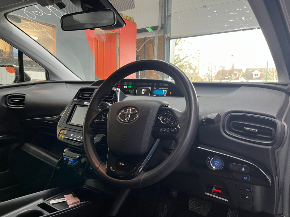 2022 Toyota Prius - image 9