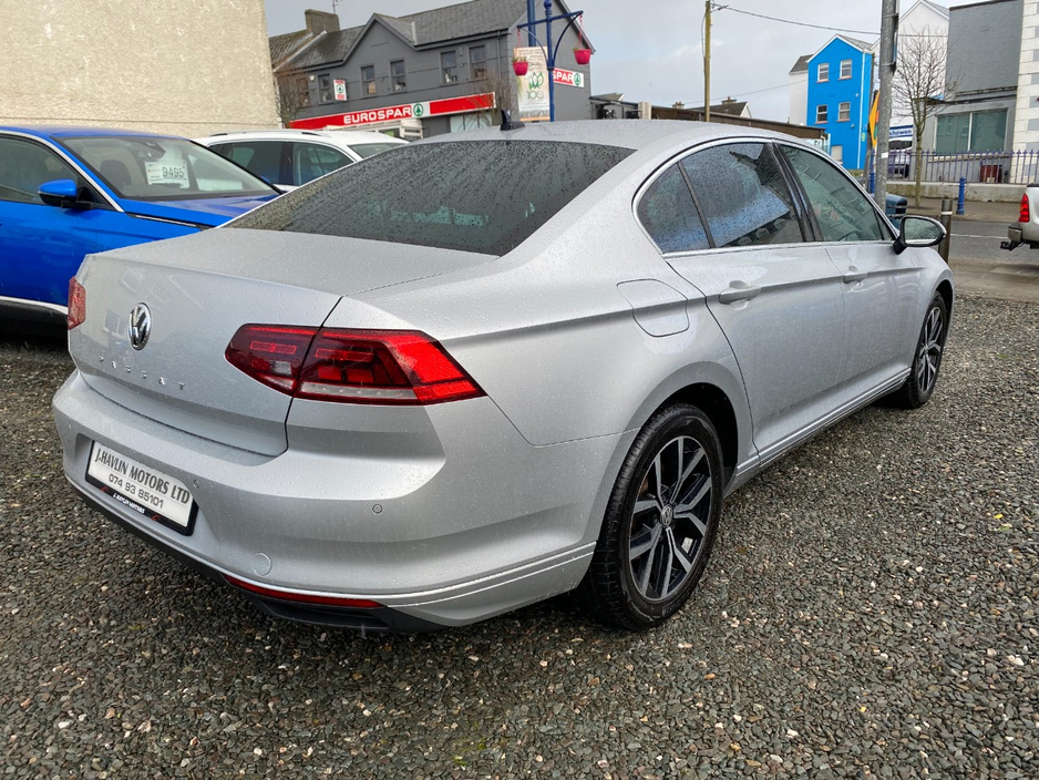 2020 Volkswagen Passat - image 20