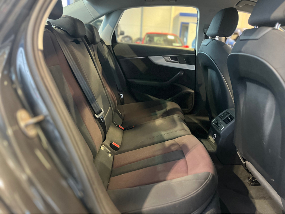 2016 Audi A4 - image 11