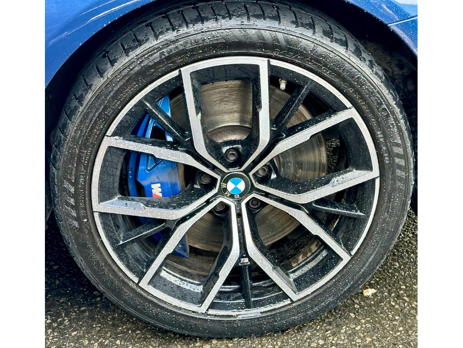 2022 BMW 5 Series - image 19