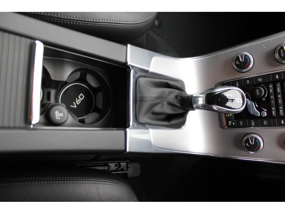 2017 Volvo S60 - image 14