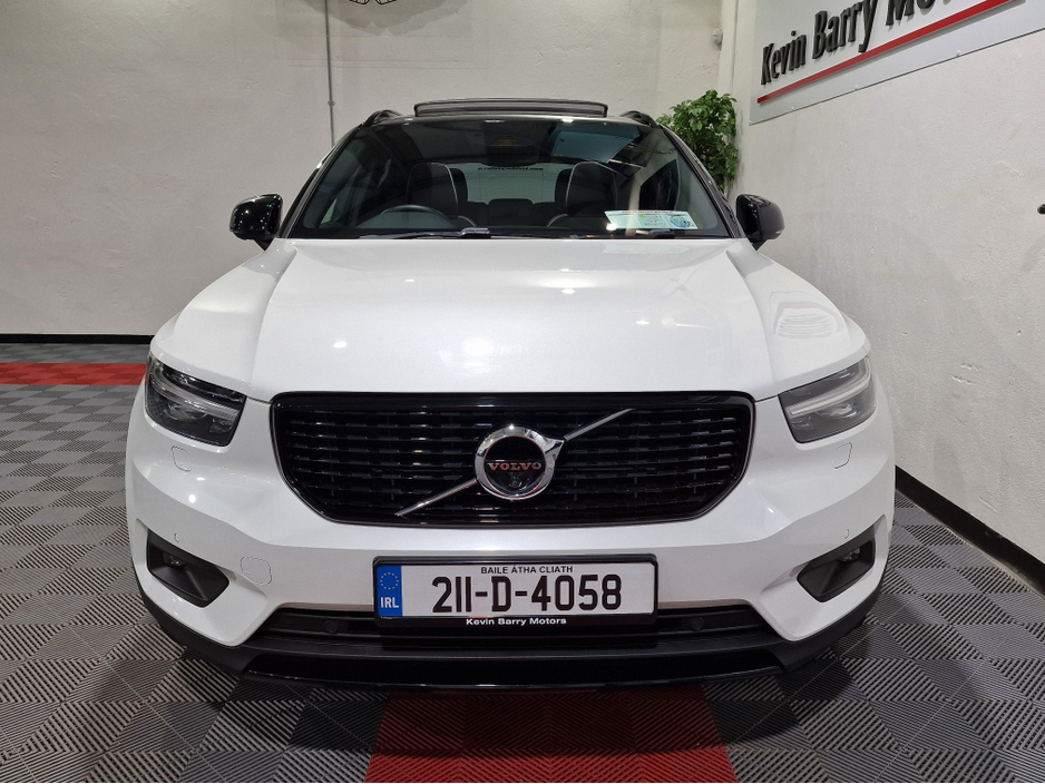 2021 Volvo XC40 - image 2