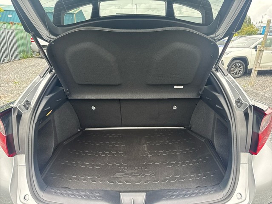 2023 Toyota C-HR - image 10
