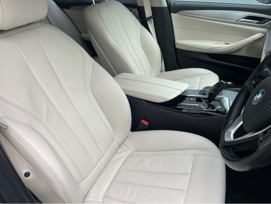 2018 BMW 5 Series - image 17