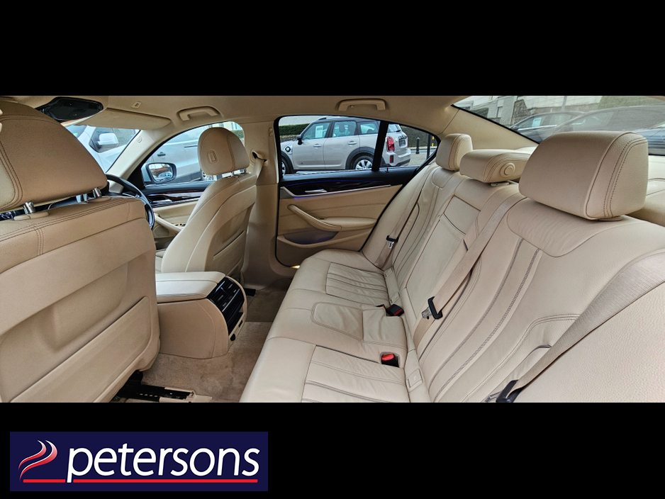 2020 BMW 5 Series - image 13