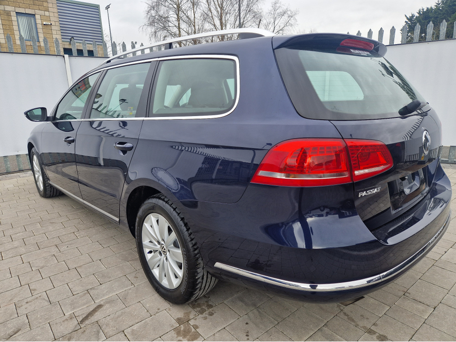 2012 Volkswagen Passat - image 7