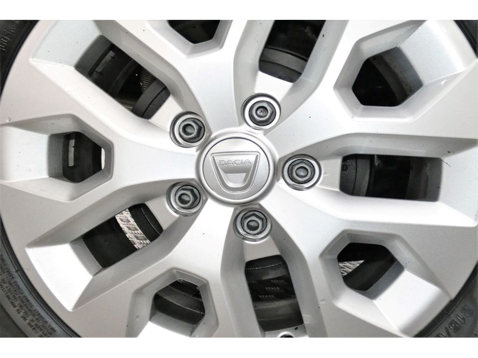 2022 Dacia Duster - image 27