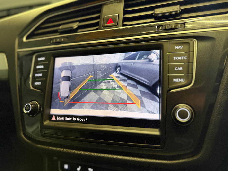 2017 Volkswagen Tiguan - image 12