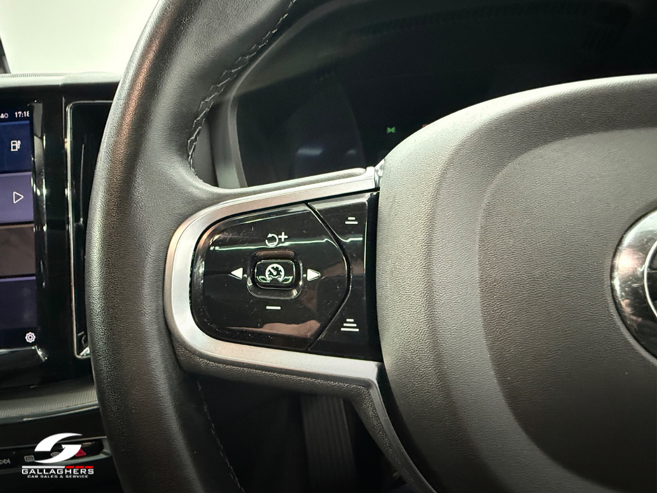 2023 Volvo XC60 - image 21