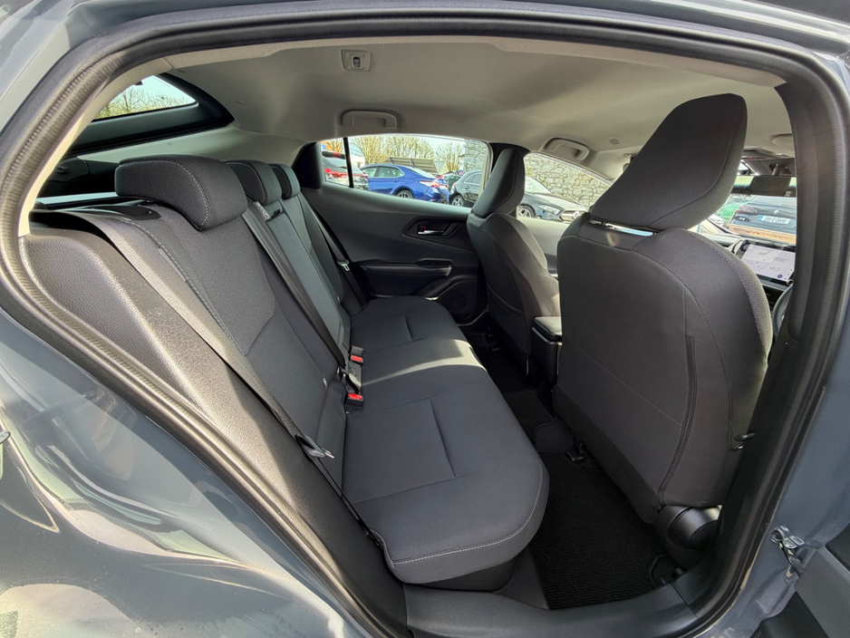 2023 Toyota Prius - image 9