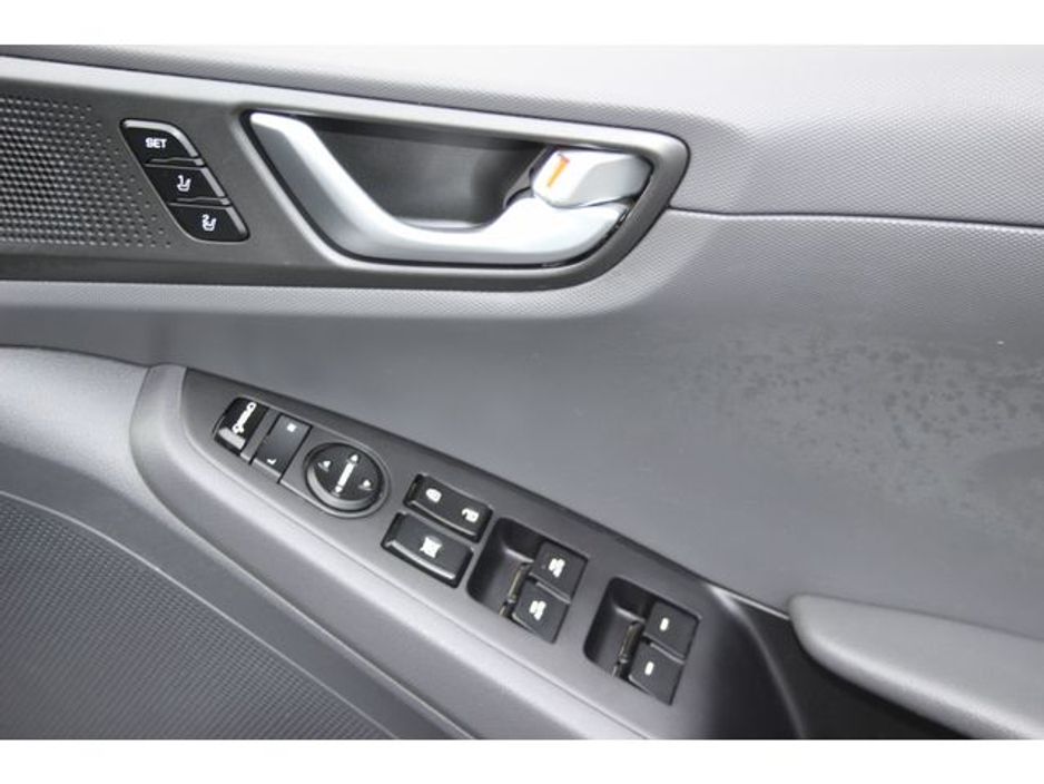 2018 Hyundai Ioniq PREMIUM SE Plug In hybrid €15,950