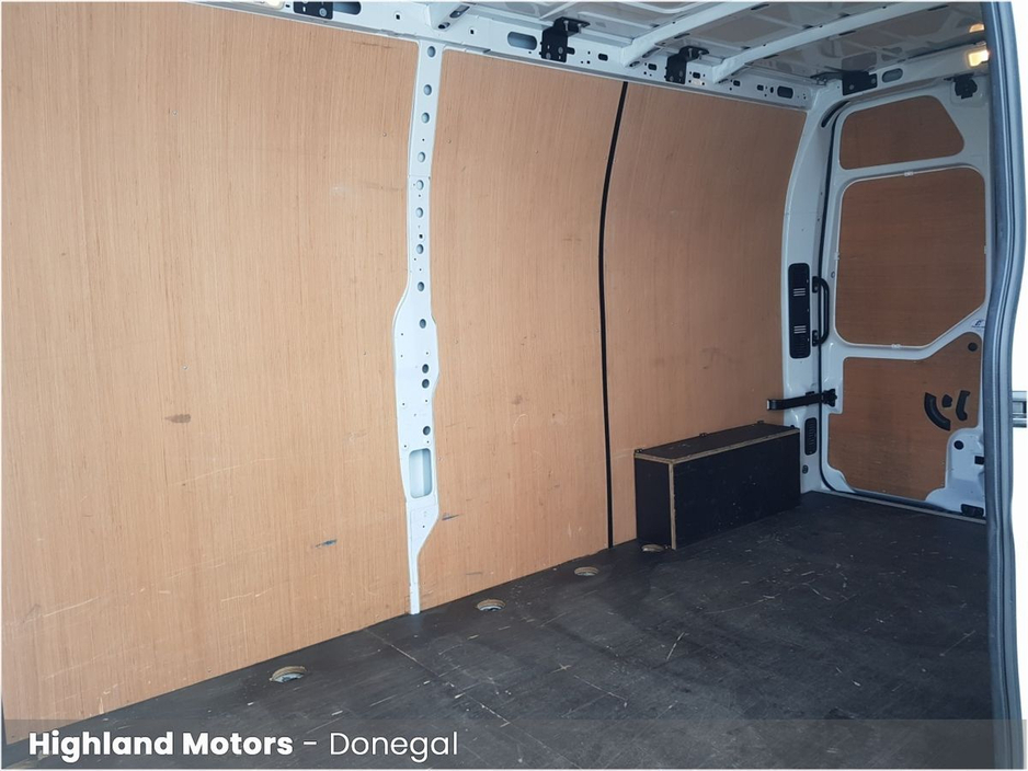 2022 Renault Master - image 13