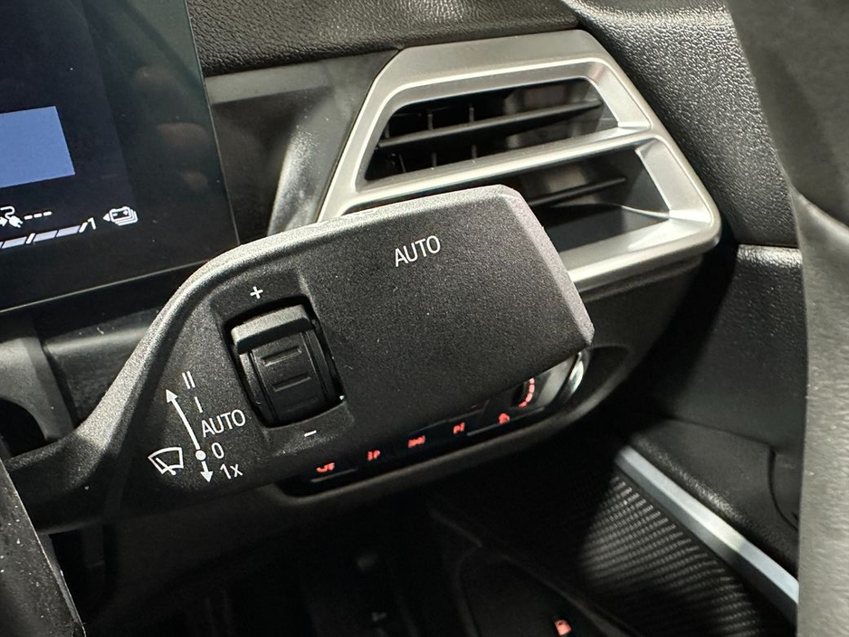 2025 BMW 3 Series - image 19