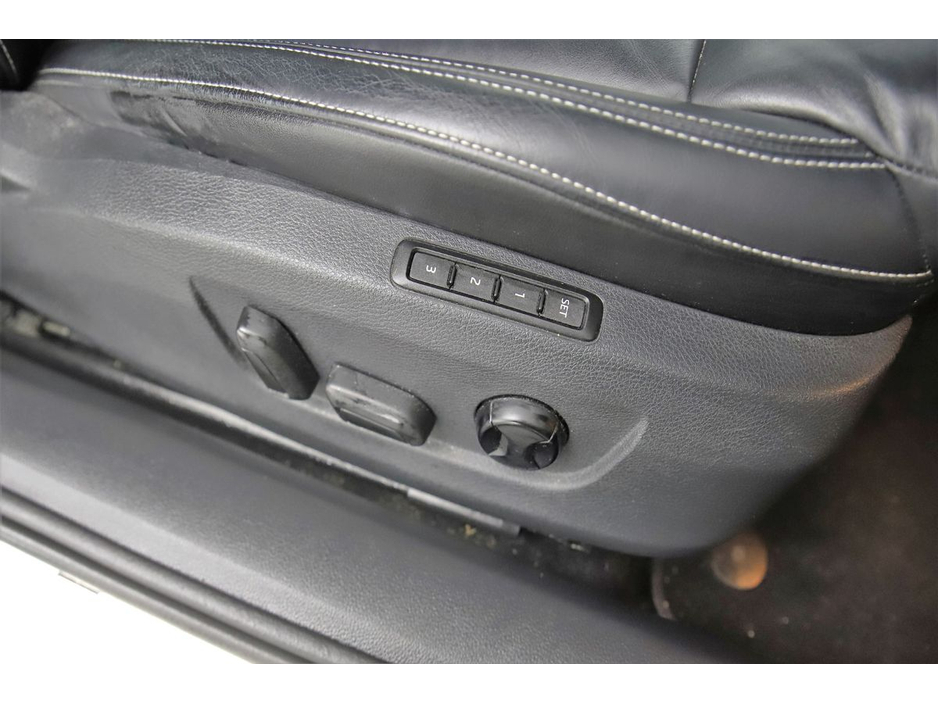 2020 Skoda Superb - image 25