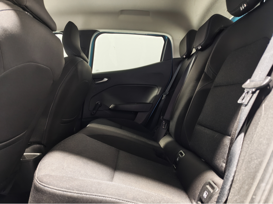 2022 Renault Clio - image 16