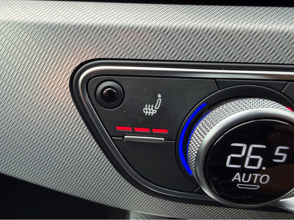 2022 Audi A4 2.0 TDi 35 SPORT EDITION163PS//VERY LOW MILEAGE//FULL SERVICE HISTORY//SIMI AND AA DEALER €34,950