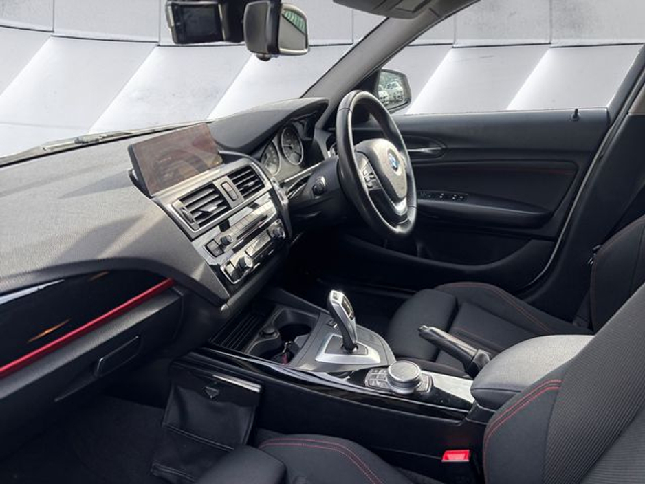 2017 BMW 1 Series - image 13