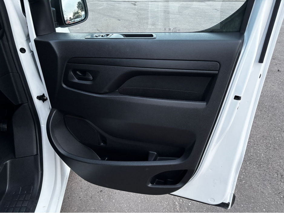 2024 Opel Vivaro - image 13