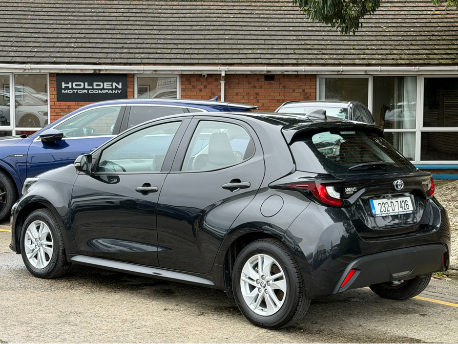 2023 Toyota Yaris - image 12