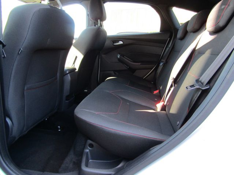 2017 Ford Focus - image 16