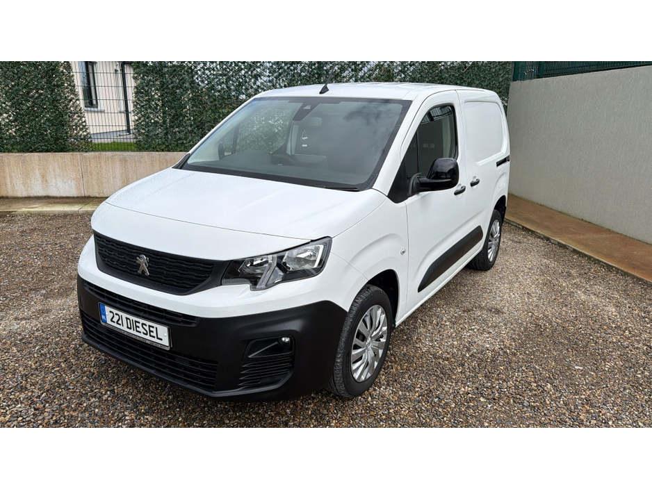 2022 Peugeot Partner - image 2