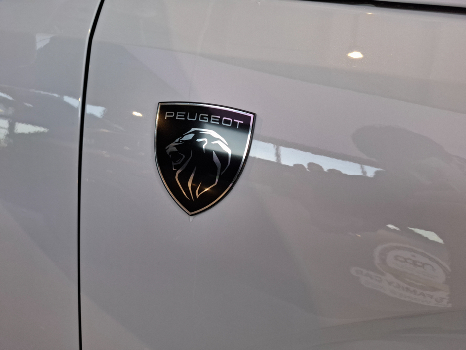 2026 Peugeot 5008 - image 18