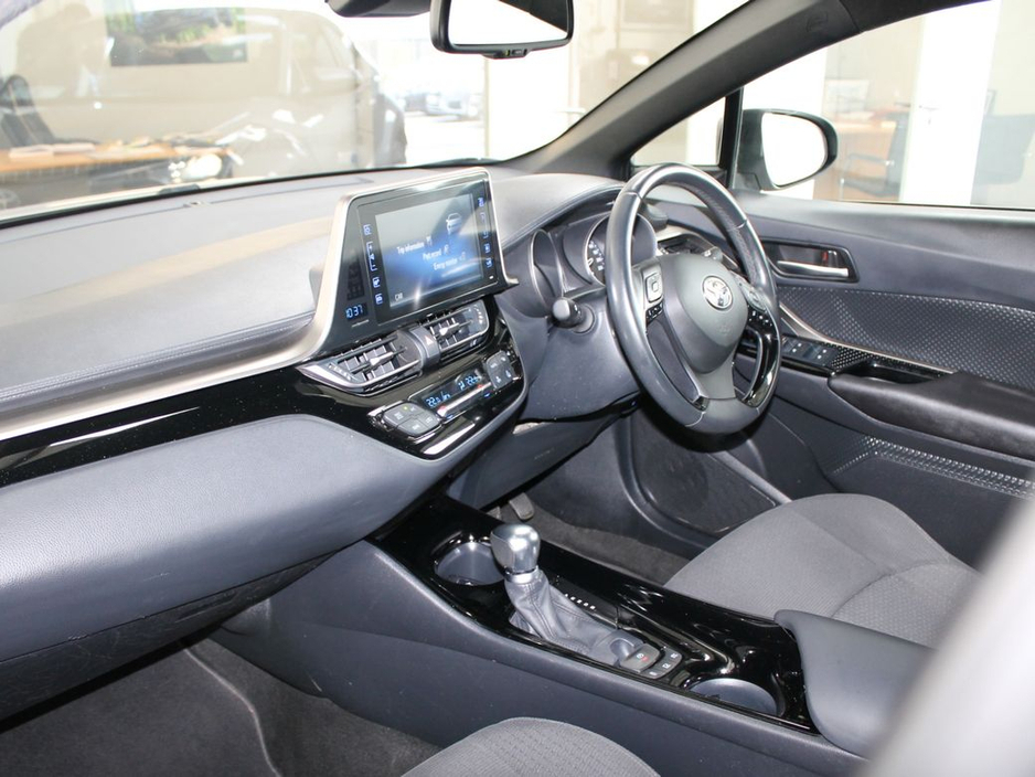 2019 Toyota C-HR - image 9