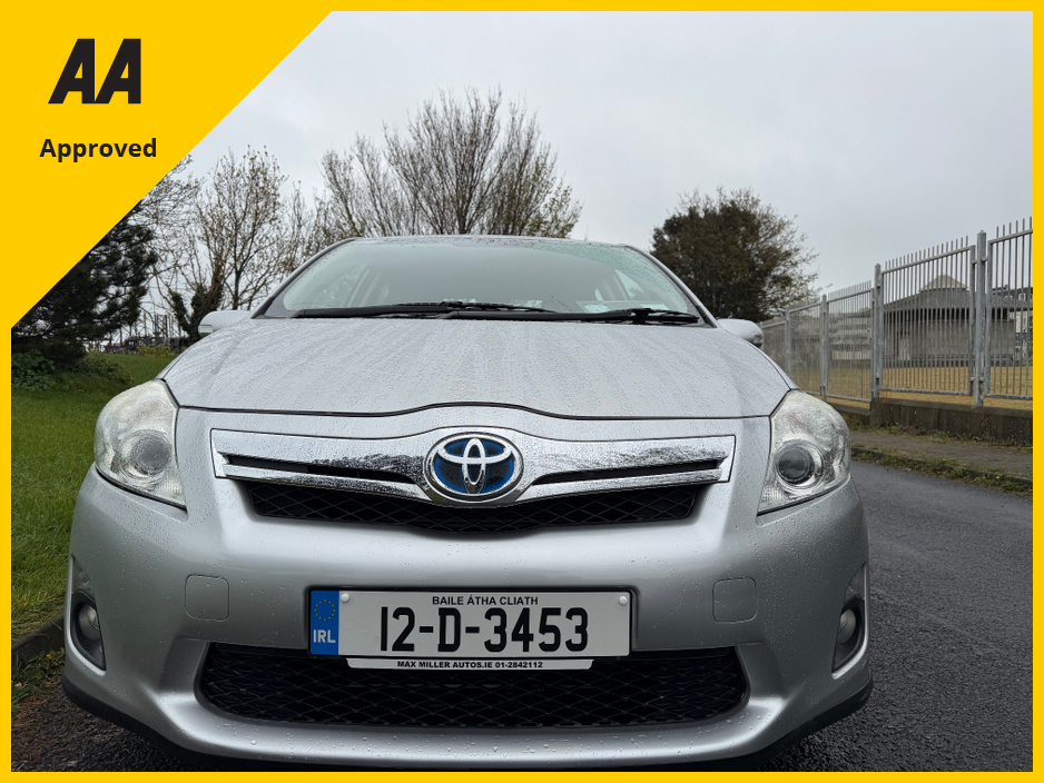 2012 Toyota Auris - image 2