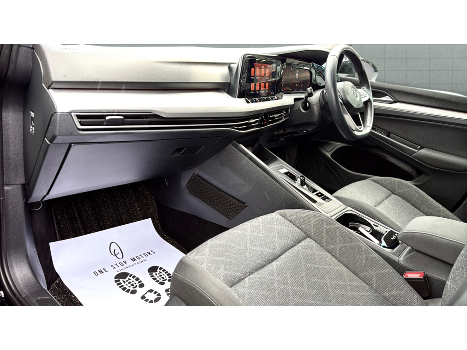 2021 Volkswagen Golf - image 26