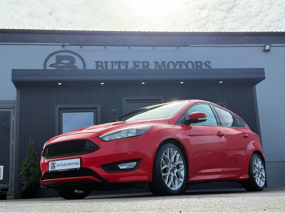 2017 Ford Focus - image 4