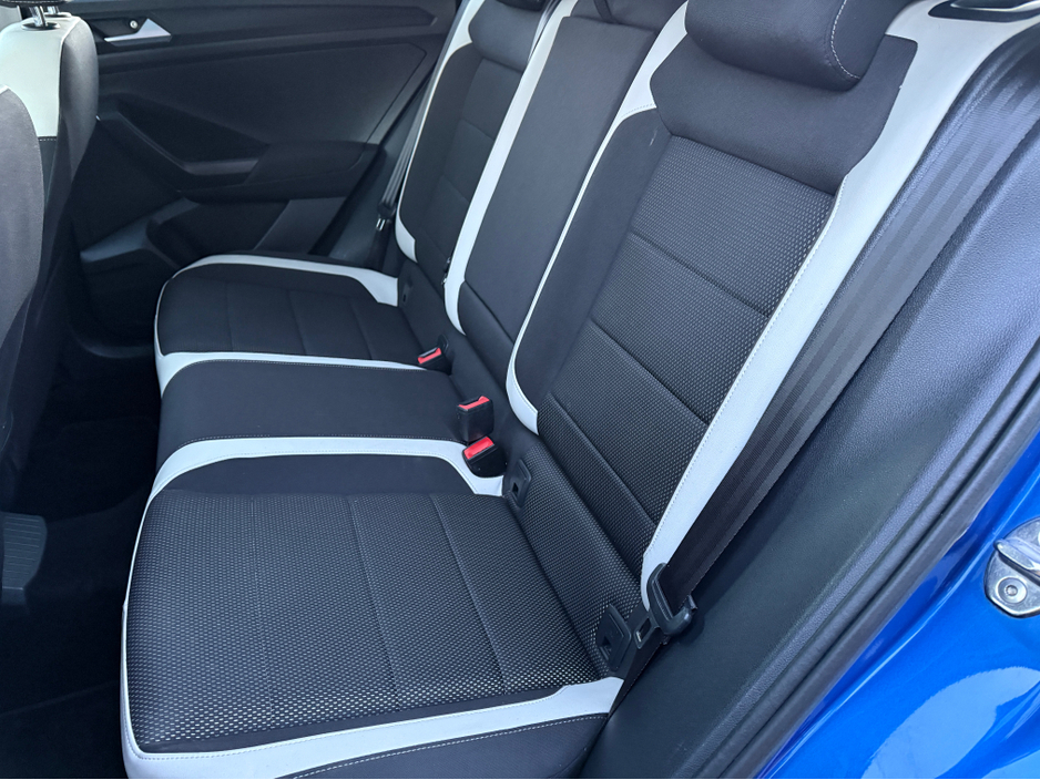 2019 Volkswagen T-Roc - image 11