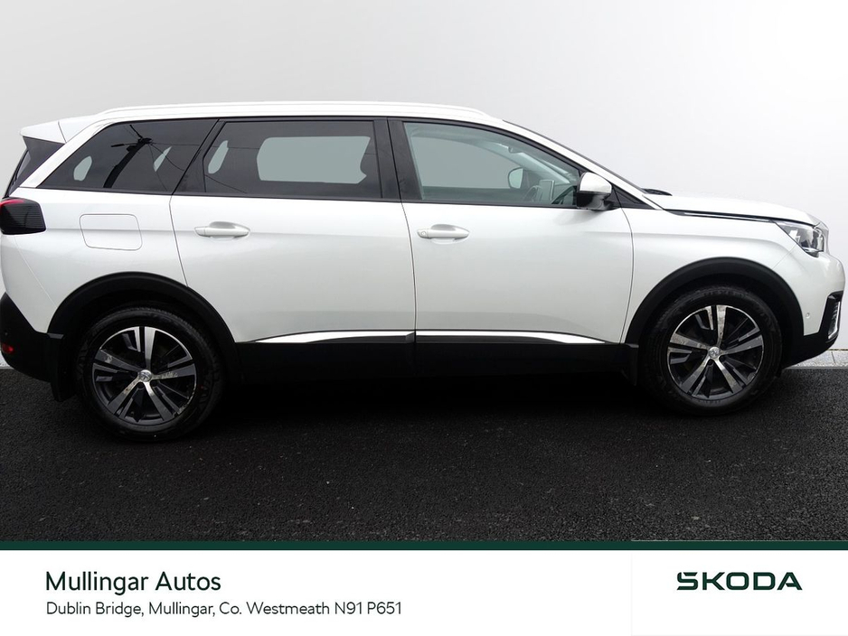 2020 Peugeot 5008 - image 10