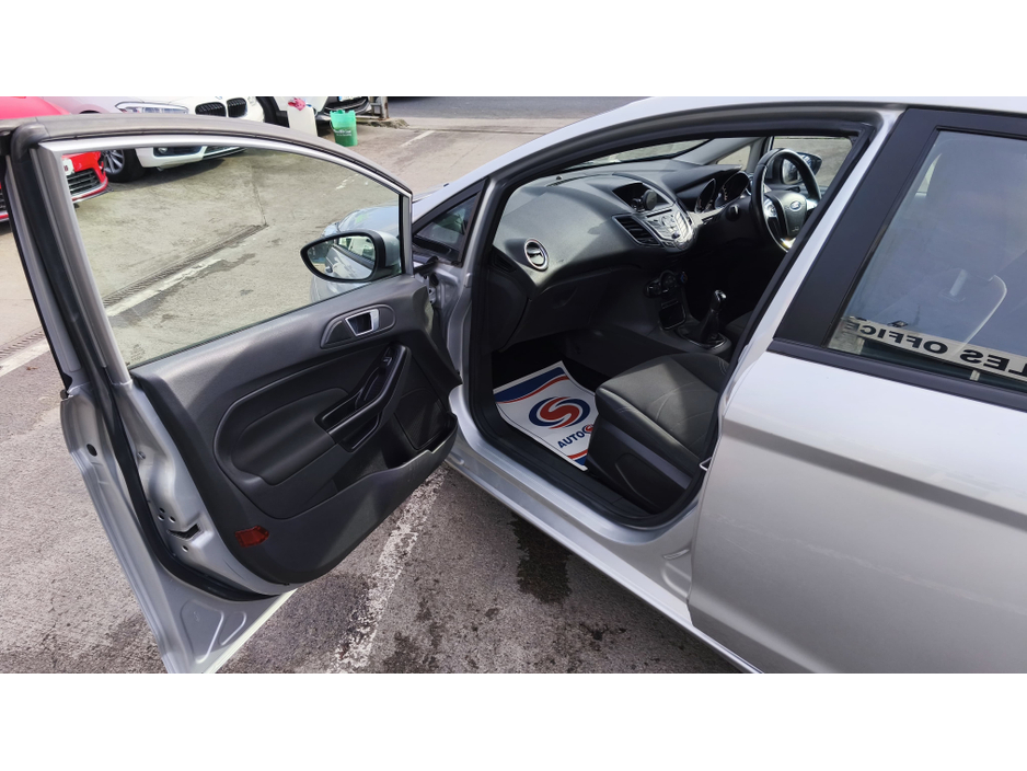 2017 Ford Fiesta - image 13