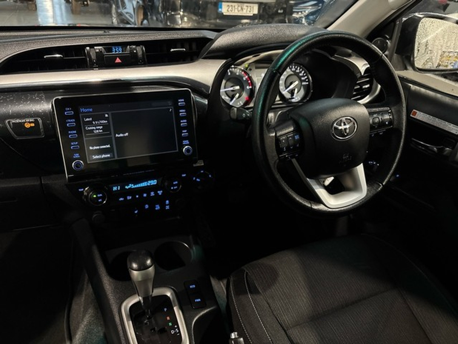2024 Toyota Hilux - image 8