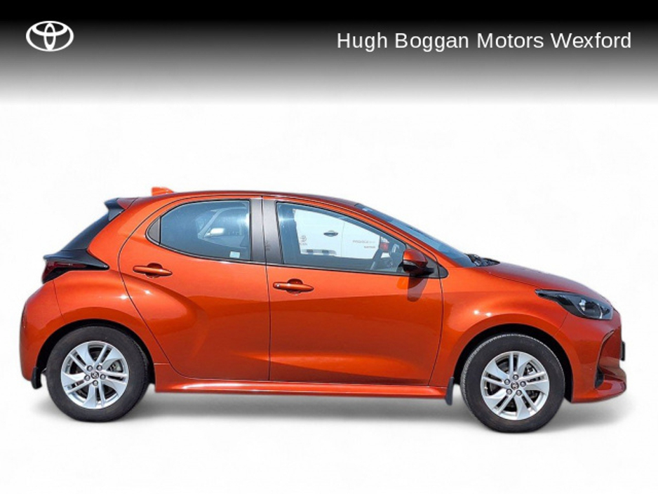 2023 Toyota Yaris HYBRID LUNA, RIDICOUSLY LOW MILEAGE! €24,495