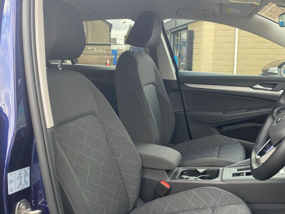 2022 Volkswagen Golf - image 28