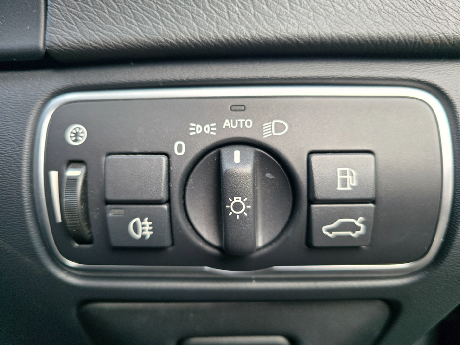 2018 Volvo S60 - image 16