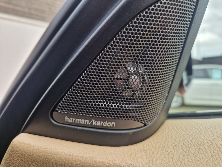 2013 BMW 3 Series - image 42