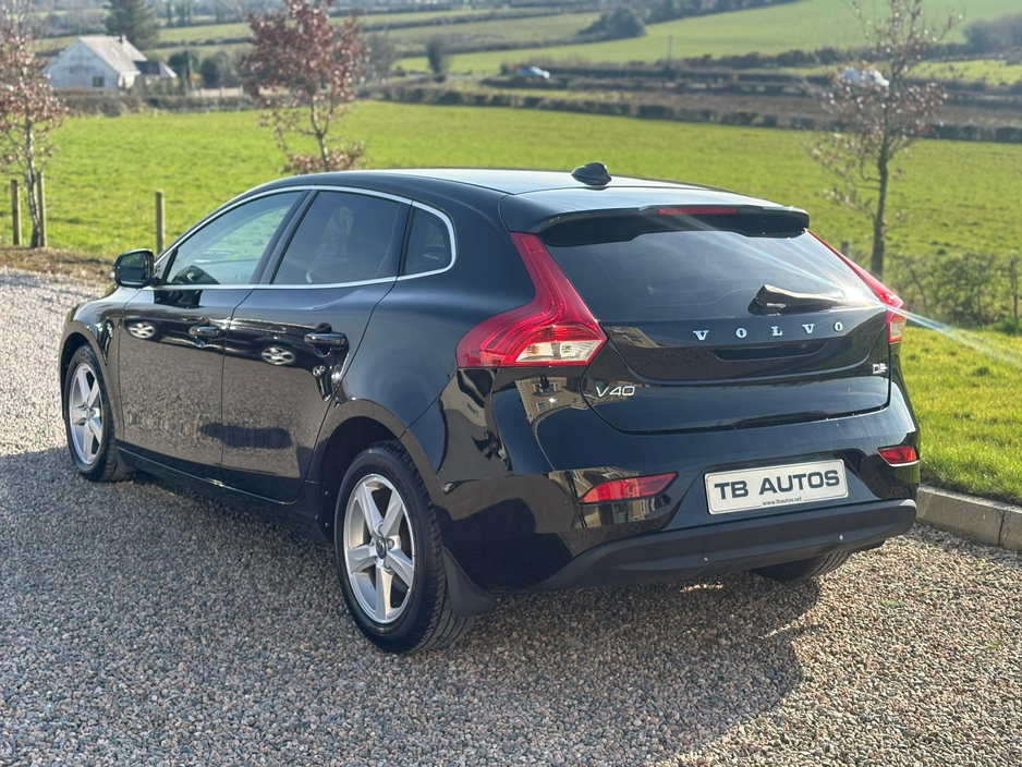 2015 Volvo V40 - image 5