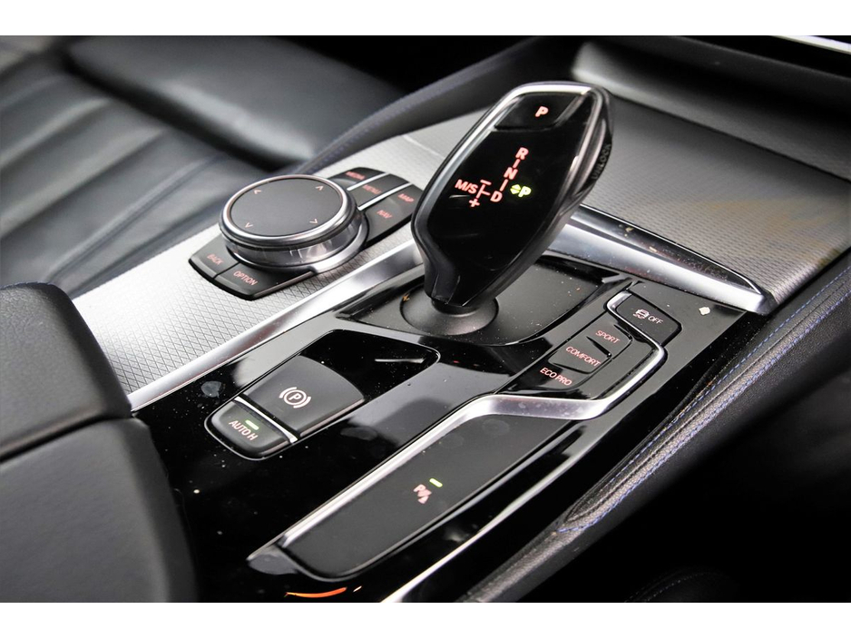 2018 BMW 5 Series - image 21