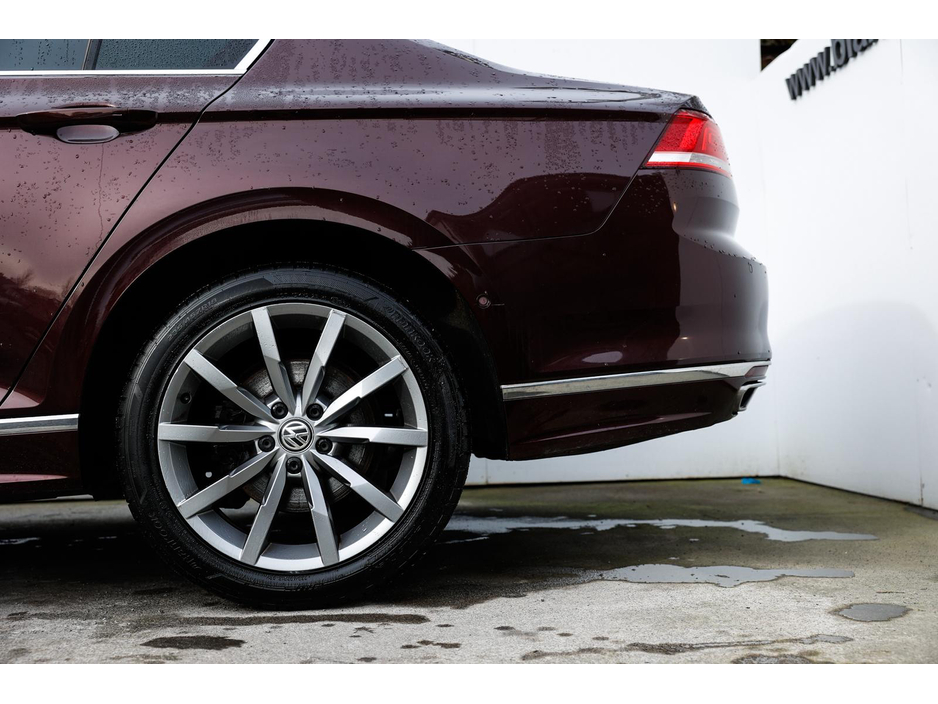 2017 Volkswagen Passat - image 7