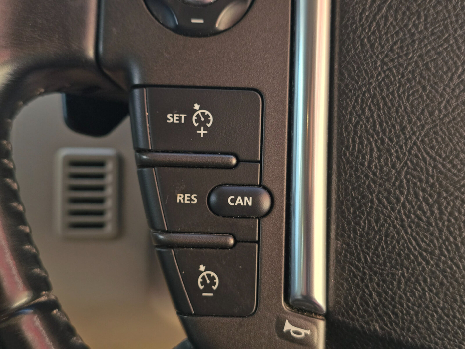 2014 Land Rover Discovery - image 40