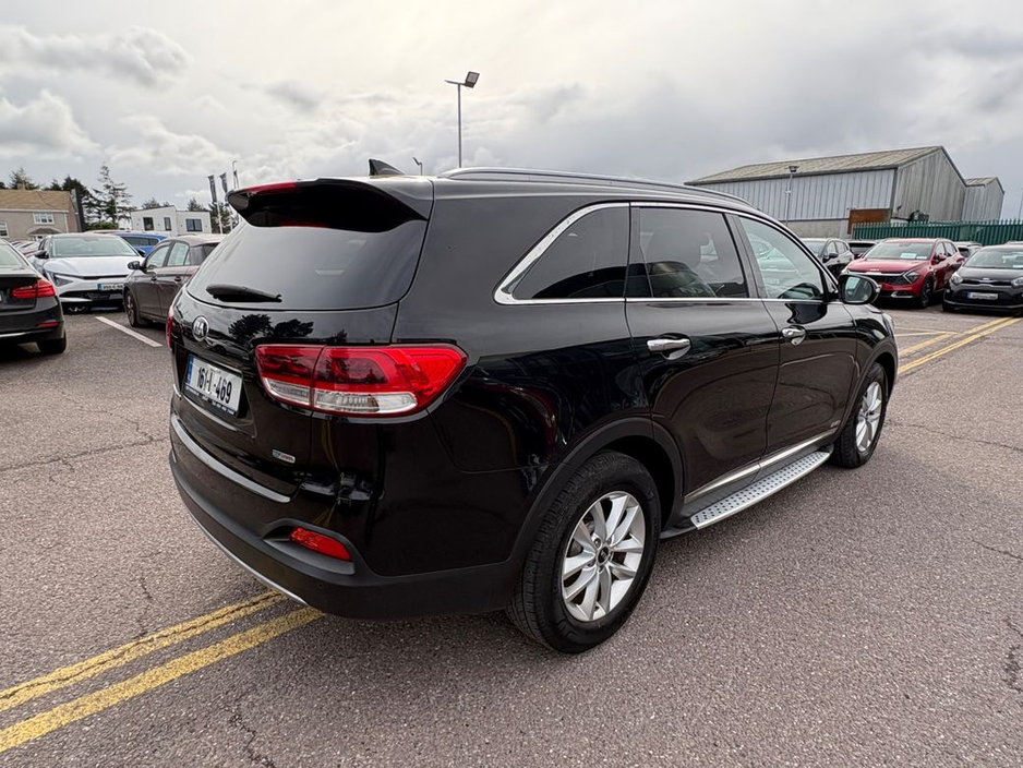 2016 Kia Sorento - image 5