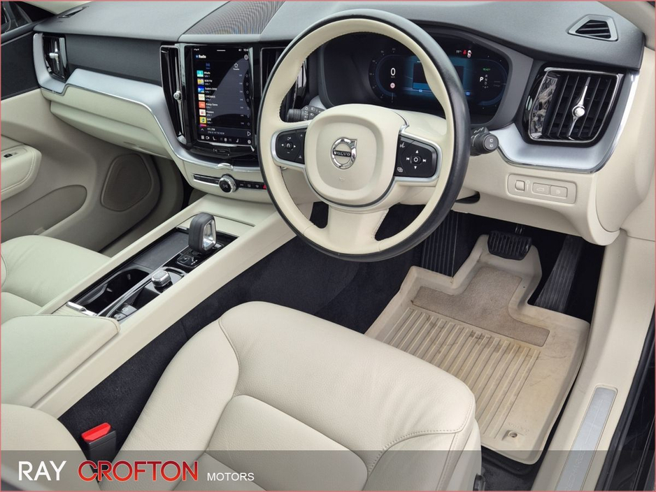 2022 Volvo XC60 - image 2