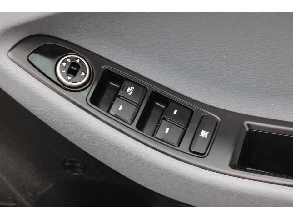 2017 Hyundai i20 - image 15