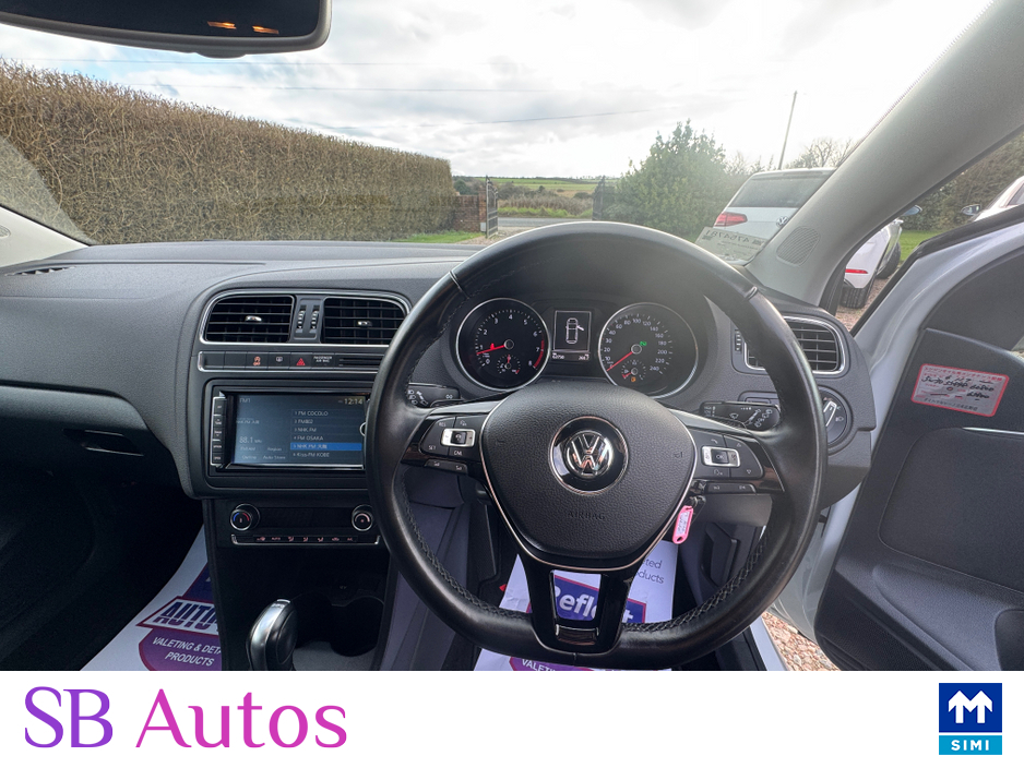 2015 Volkswagen Polo - image 11