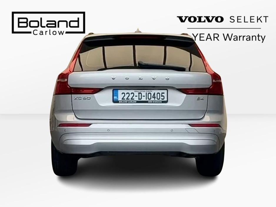 2022 Volvo XC60 - image 12